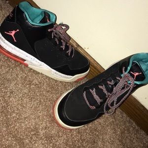 Size 5.5Y Jordans 40$